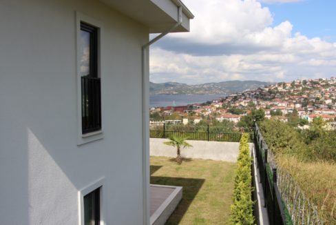 Saforest Villa Ardic Side Garden View 02